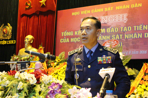 Đại tướng Seng Phally, Giám đốc Học viện Cảnh sát Campuchia chúc mừng những thành tựu trong 20 năm đào tạo tiến sĩ của Học viện CSND